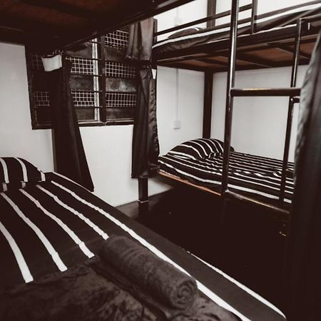 House Of Wolves Hostel Pantai Cenang  Esterno foto