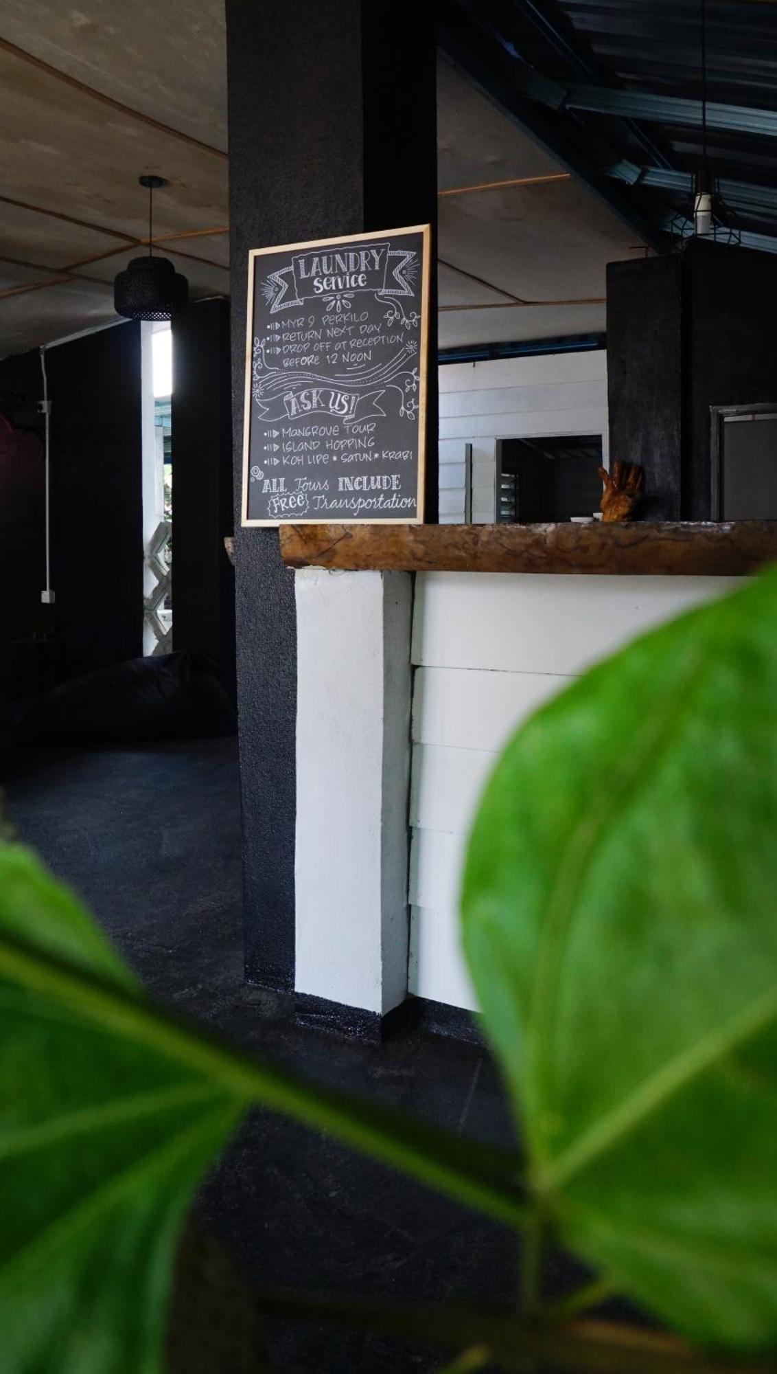 House Of Wolves Hostel Pantai Cenang  Esterno foto