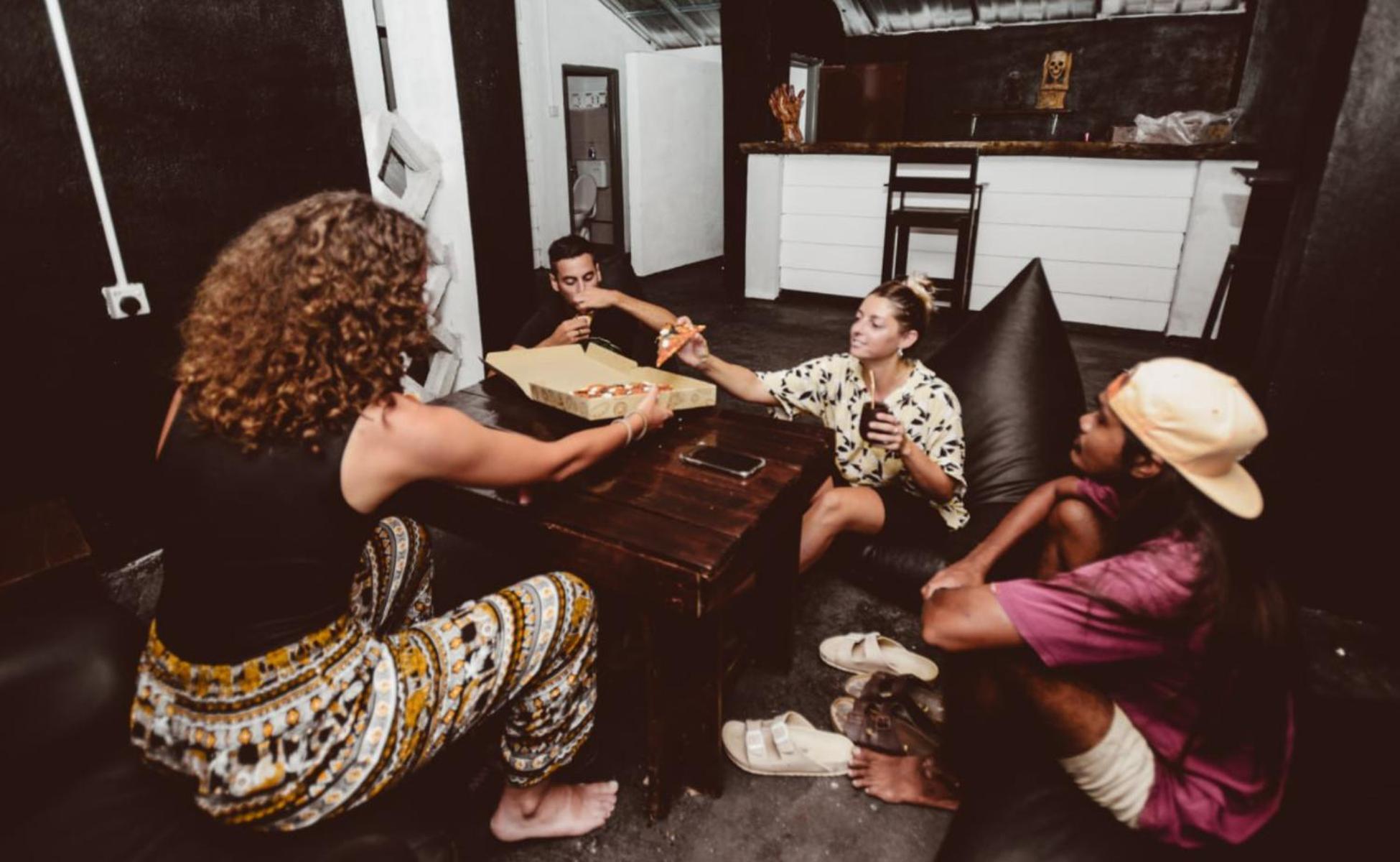 House Of Wolves Hostel Pantai Cenang  Esterno foto