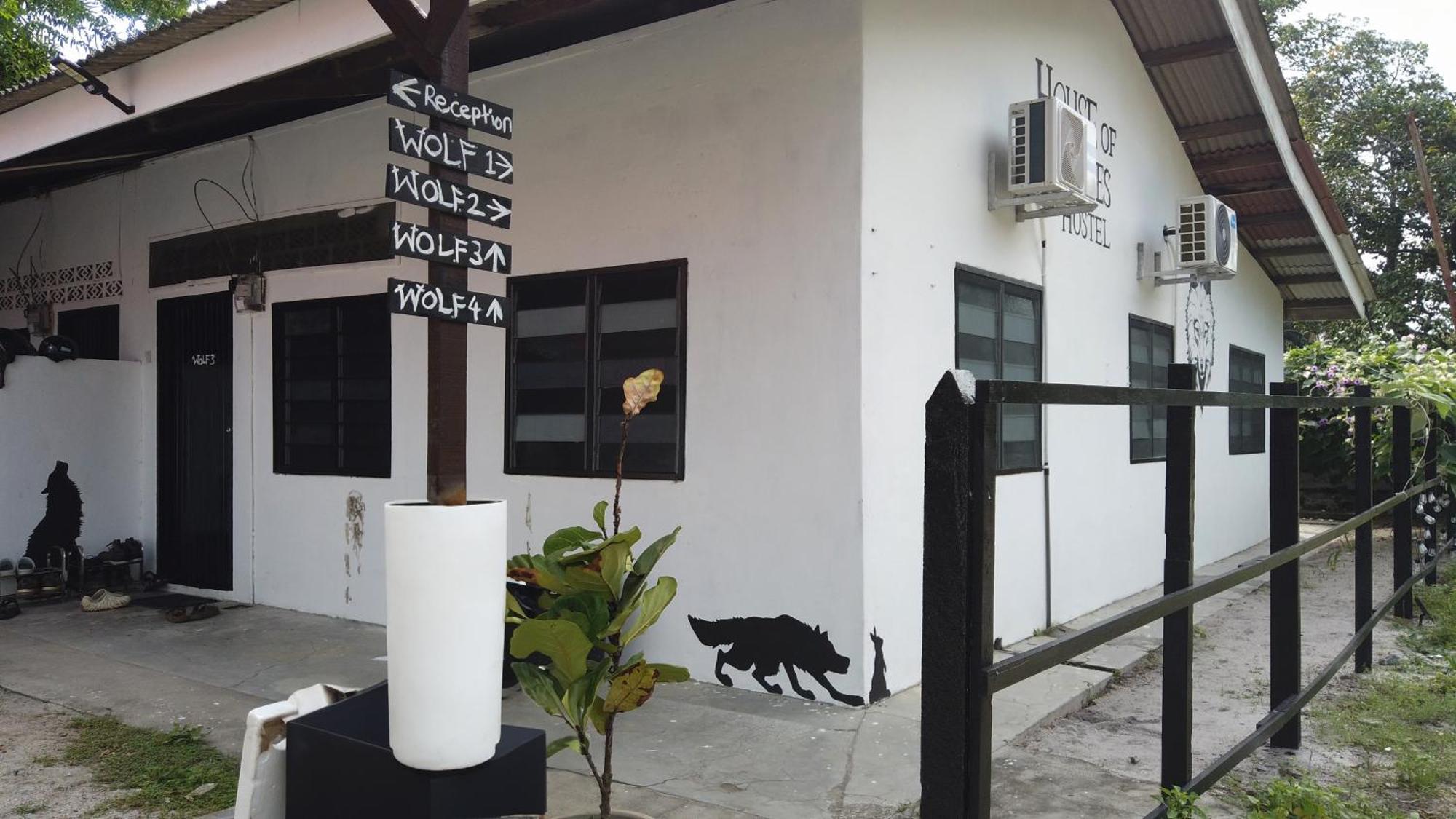 House Of Wolves Hostel Pantai Cenang  Esterno foto